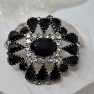 Stunning Rhinestone & Black Glass Brooch Pin Prong set Silvertone
